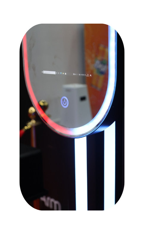 Location-Photobooth-Thionville-Miroir Photobooth avec écran miroir en location à Thionville, parfait pour des photos interactives et originales lors de vos événements.